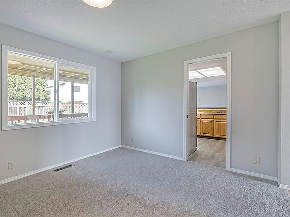 4th image of 2253 SE 74th Ave