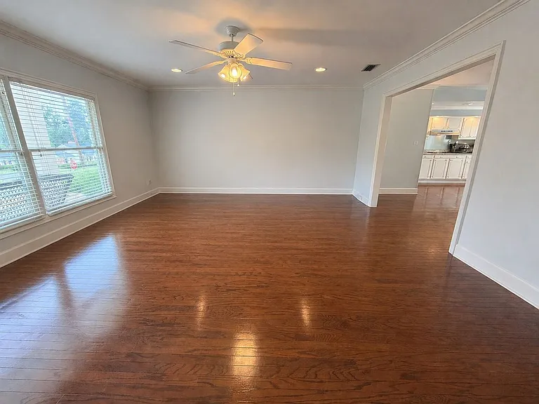 2311 Pinecliff Dr — Photo 3