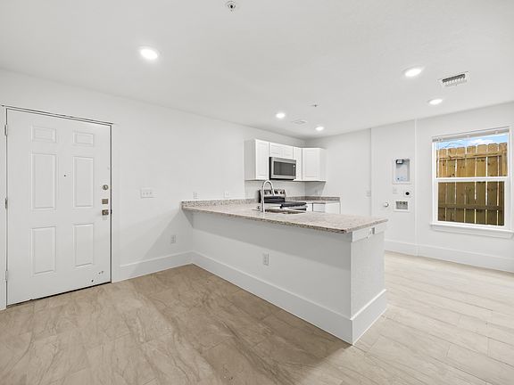 4th image of 138 Ware Blvd