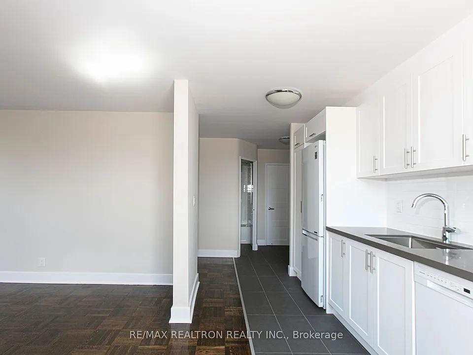 990 Avenue Rd #107