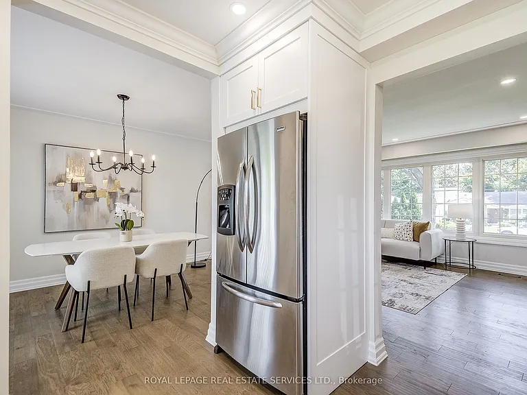 351 Strathcona Dr — Photo 23