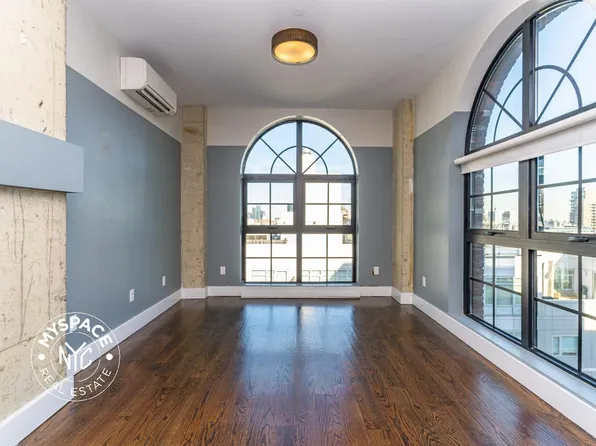 187 Kent Avenue image 1 of 17