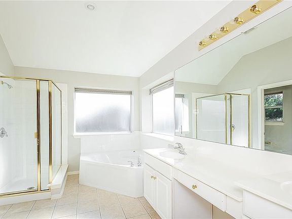 4th image of 106 Hamilton Dr