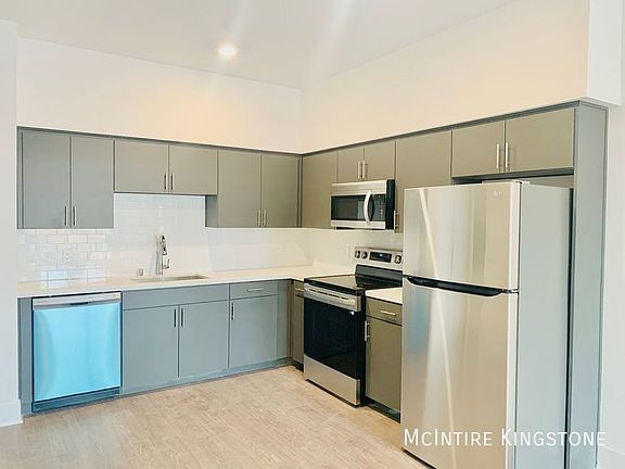 3rd image of 4055 Oakwood Ave #411