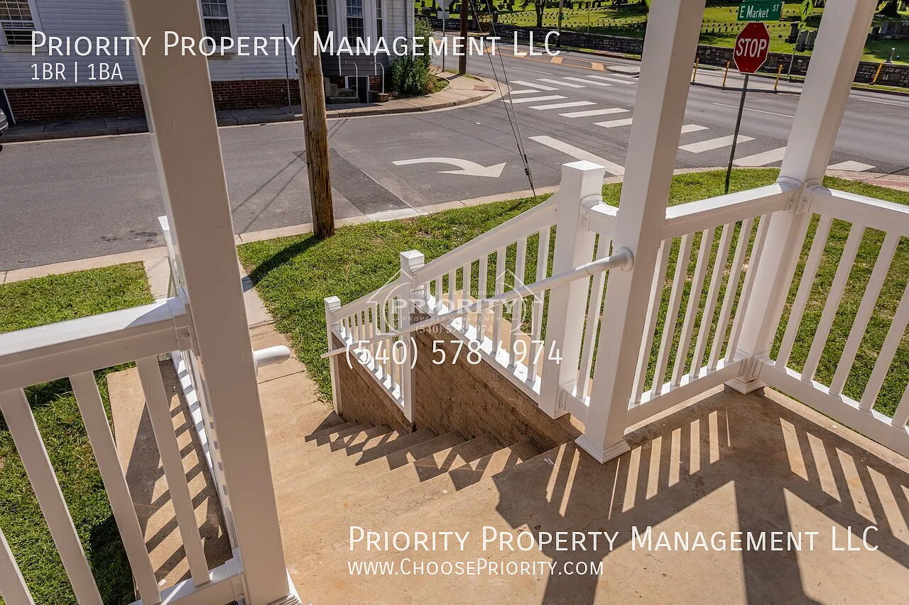 New Price! Amazing Remodeled 1BA 1BA Custom Apartment, Harrisonburg — Photo 4