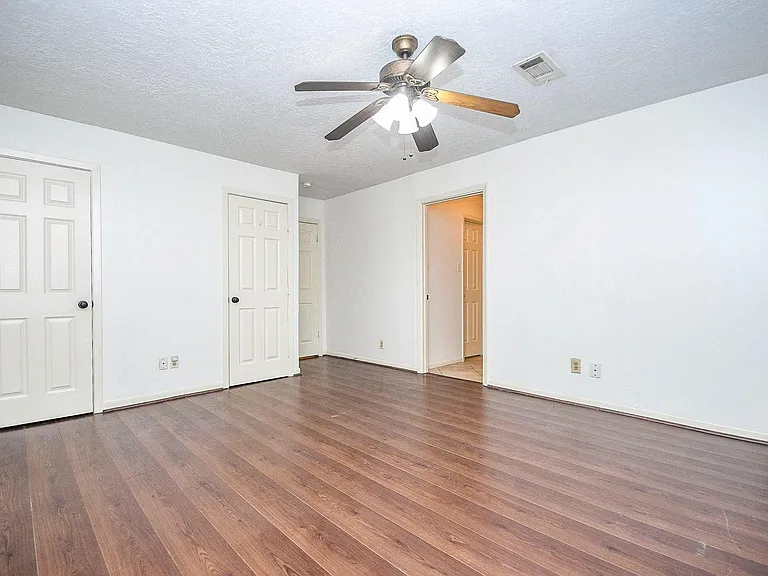 6702 Spring Leaf Dr — Photo 15