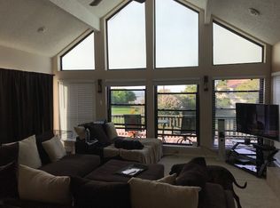 215 Bay Colony Dr, La Porte, TX 77571