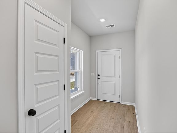 4th image of 1021 Patagonia St