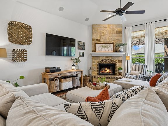 2nd image of 1046 Finsbury Ln