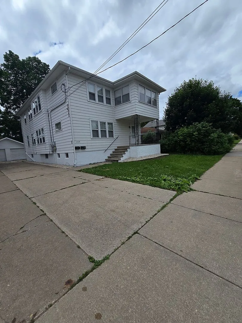 1109 Dousman St — Photo 3