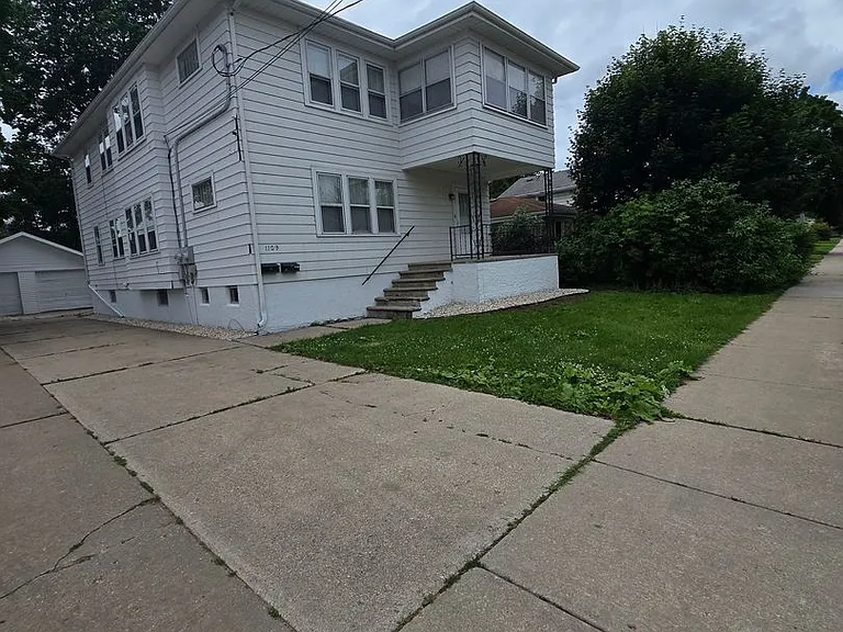 1109 Dousman St — Photo 3