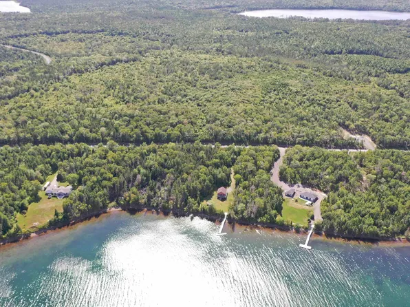 32 Wall St, Richmond, NS B0E 3B0