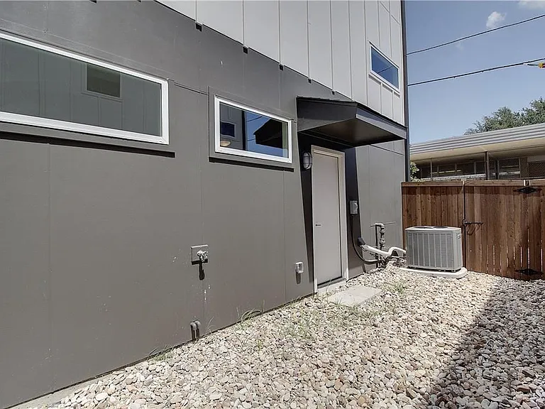 2310 N Carroll Ave #105 — Photo 20