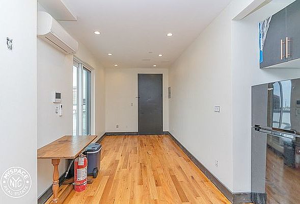 1st image of 1662 Woodbine St Floor 2