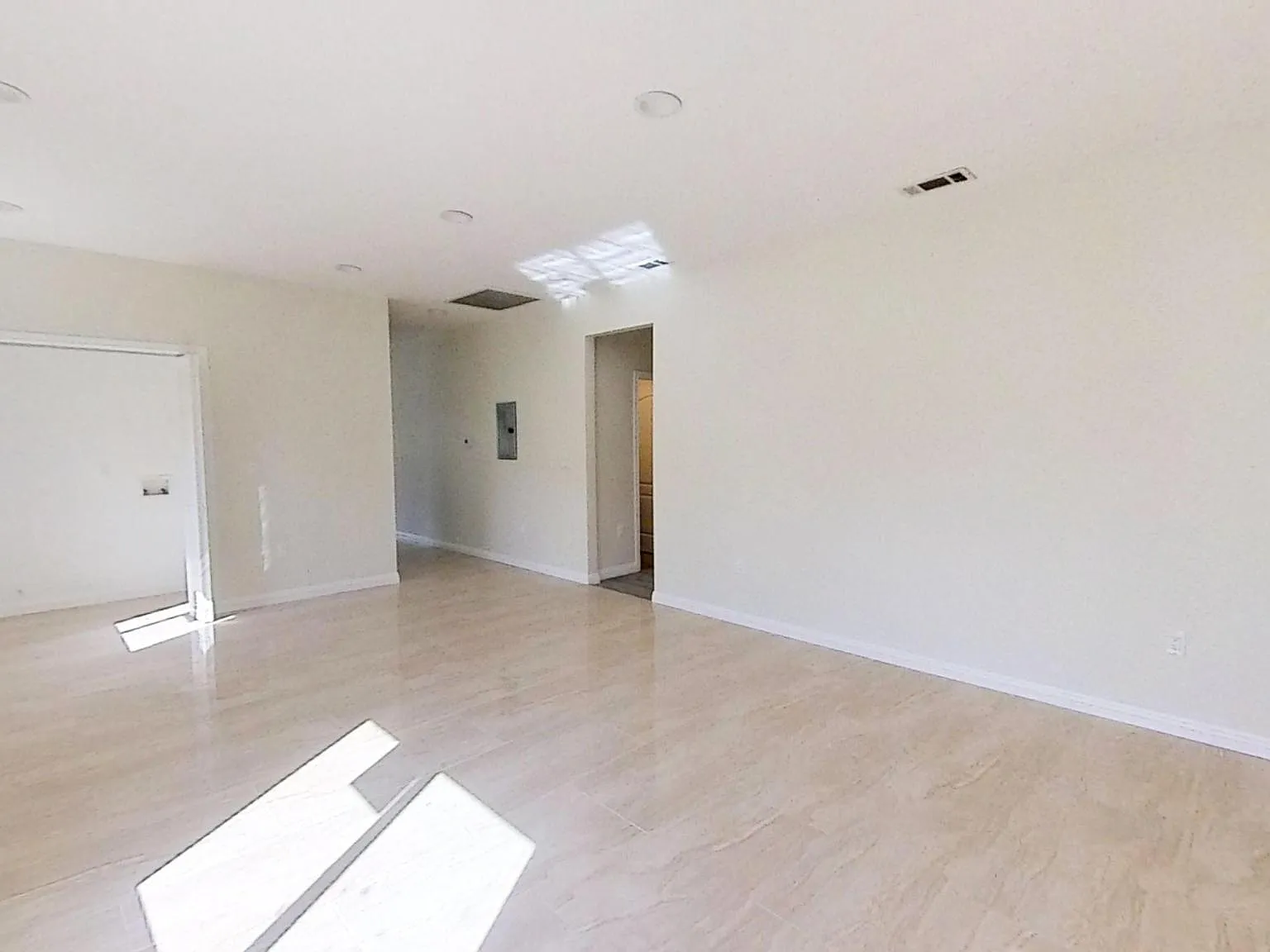 4 bed, 1700 sqft, $3,100 — Photo 3