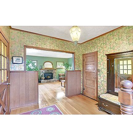 4th image of 275 20th St NE