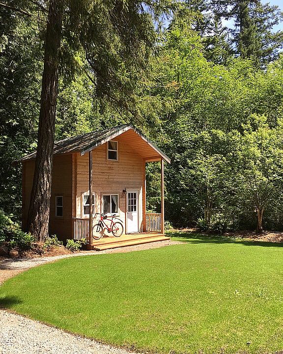 Guest cabin with sunny loft