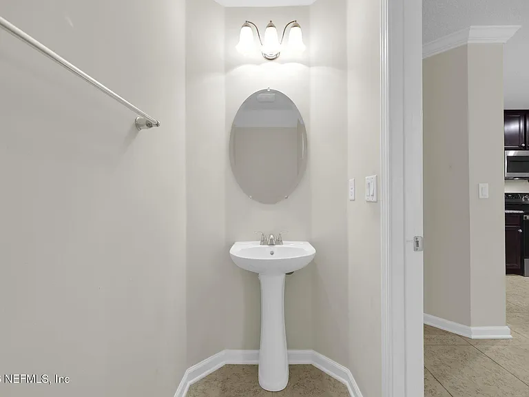 452 Walnut Dr — Photo 16