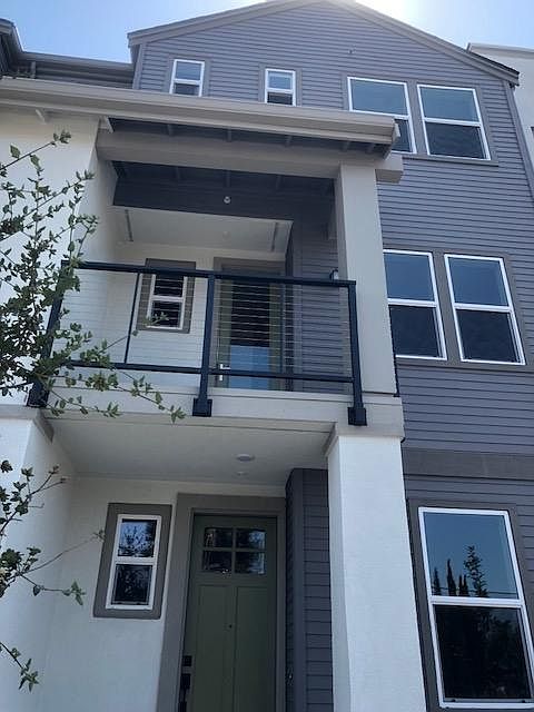 1st image of 920 E Duane Ave