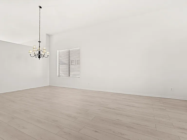 1247 E Kenwood St — Photo 37