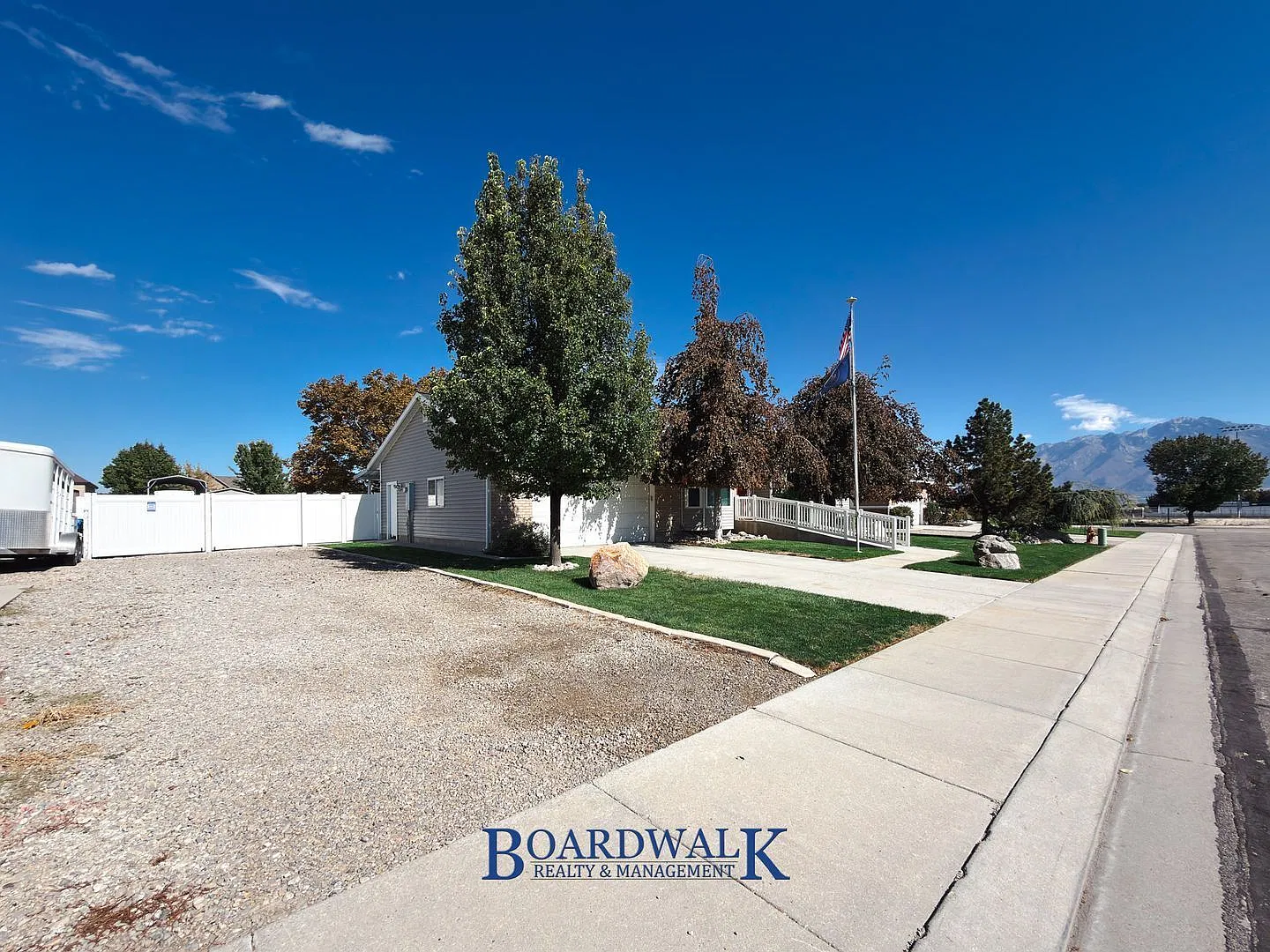 2 bed, 1.0 bath, 1120 sqft, $1,400 — Photo 2