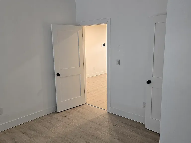 31 Van Zandt St #2 — Photo 21