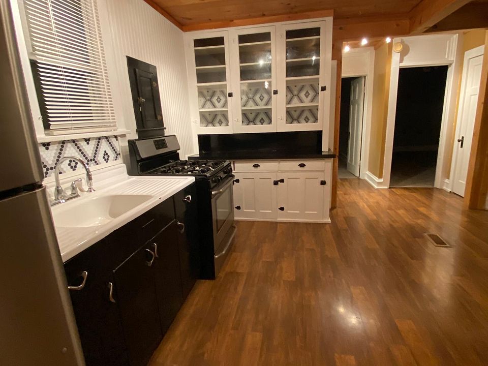 1st image of 4 Lincoln Ave