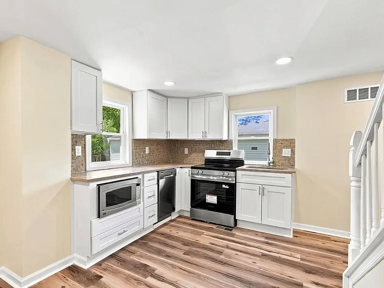 28 E Main St #1 — Photo 10