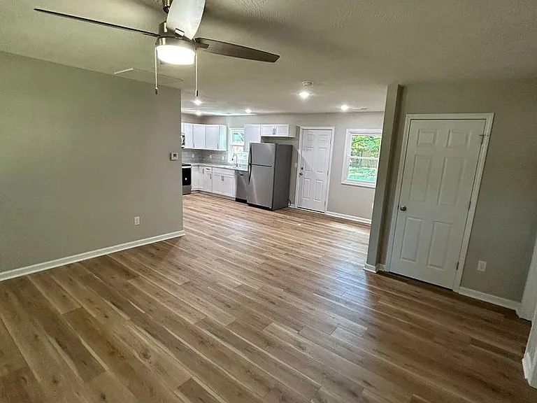 1202 S Willow Ln — Photo 9