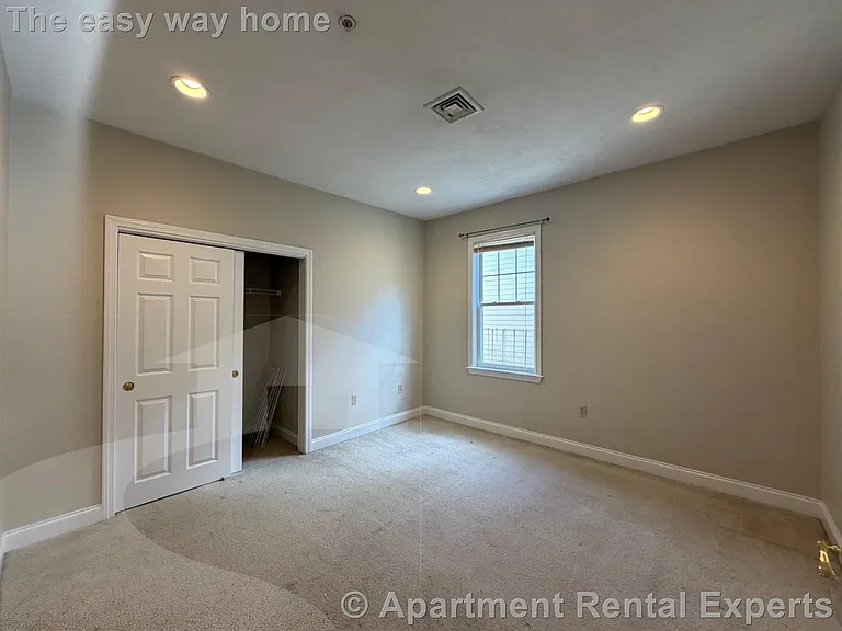 466 Green St #8 — Photo 6
