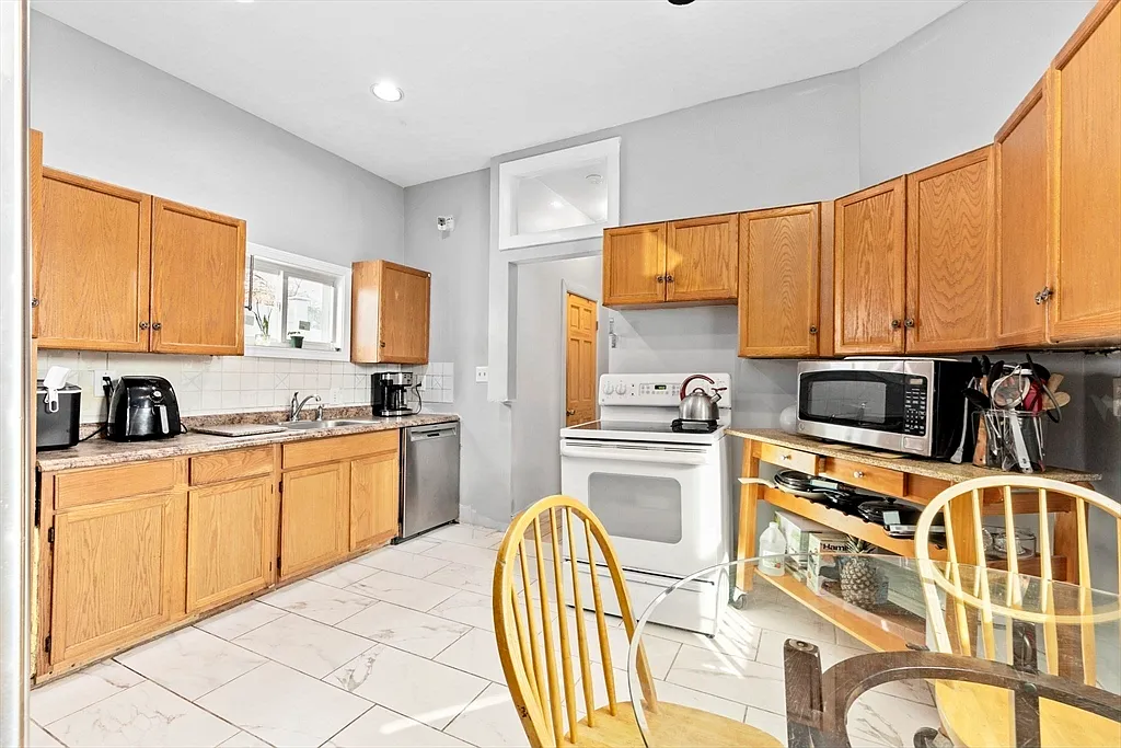 1 bed, 1.0 bath, 750 sqft, $2,600 — Photo 2