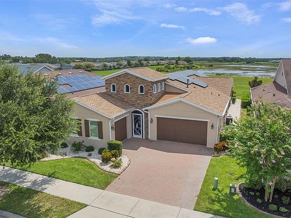 3rd image of 290 SILVER MAPLE ROAD