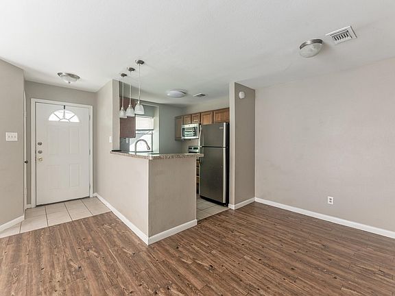 3rd image of 2402 Sycamore Ave APT A1