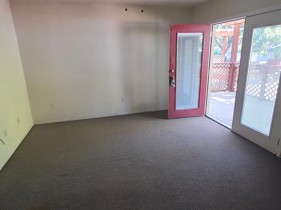 2657 Lakeshore Blvd #6