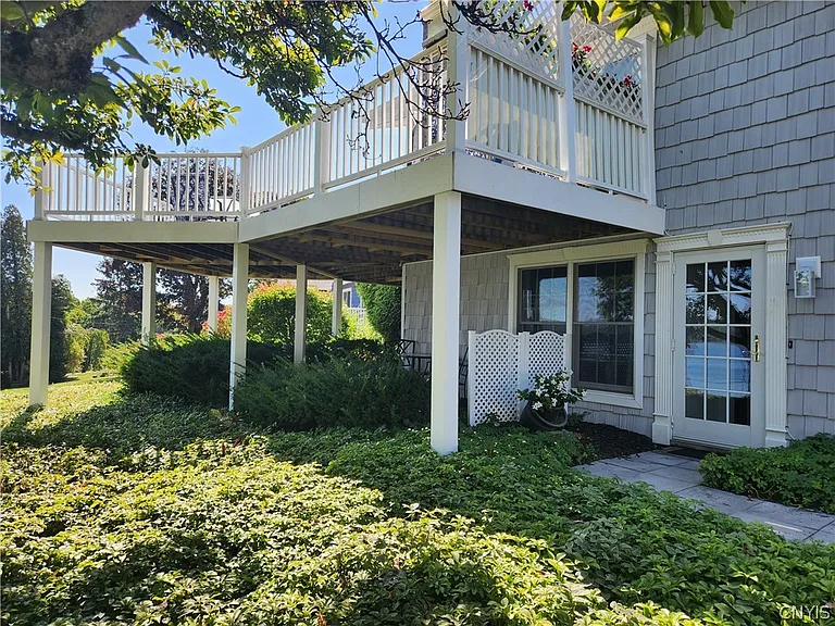 2139 Terrace Ln S — Photo 3