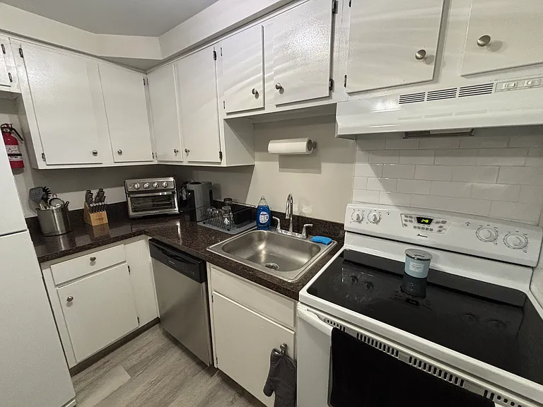 770 W Ferry St #24B — Photo 9