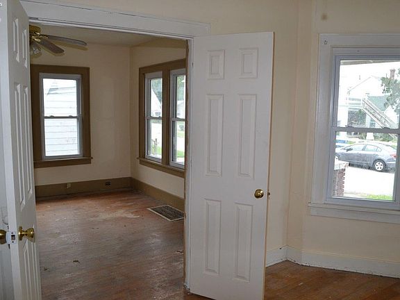 3rd image of 620 McEwen St