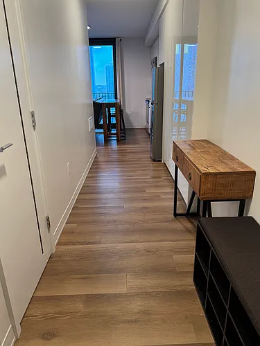 987 Queen St Photo 1