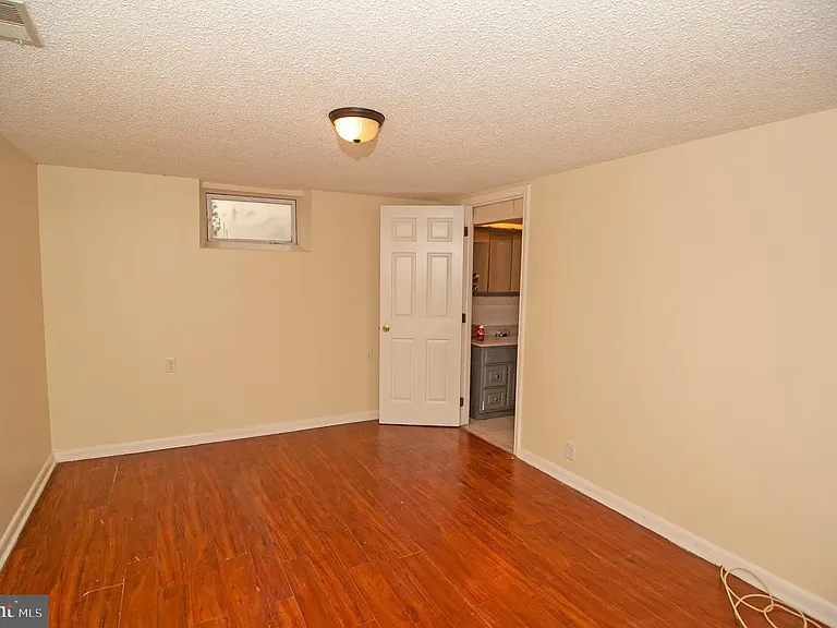 214 N Bradford St — Photo 18