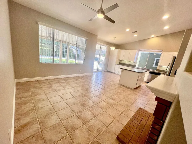 24689 Lincoln Ave — Photo 4