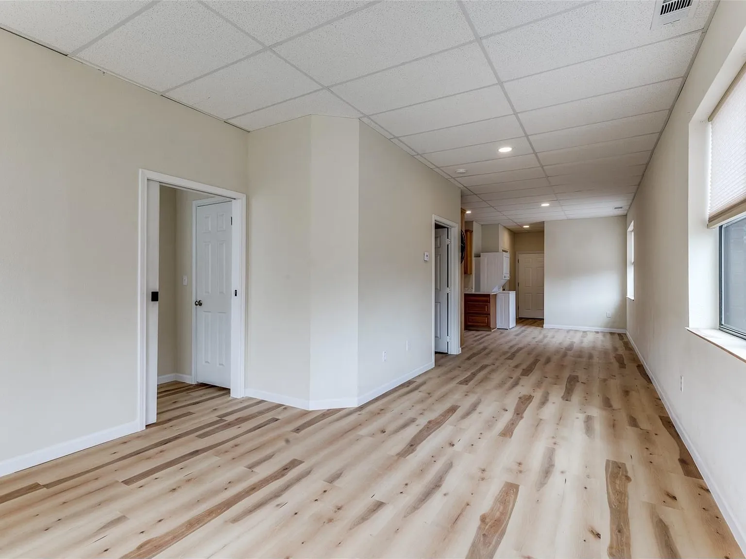 2 bed, 1000 sqft, $1,375 — Photo 2