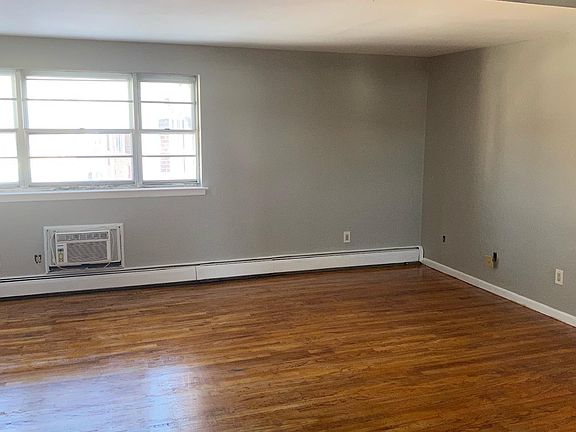 3rd image of 8 Colonial Dr APT D