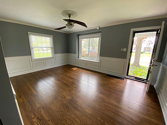 2nd image of 490 E Royal Forest Blvd