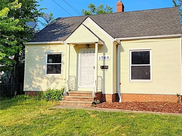 3789 Lee Heights Blvd, Cleveland, OH 44128
