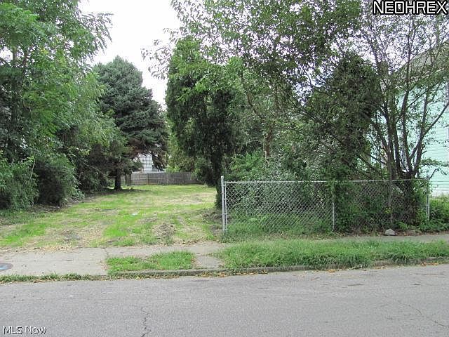 1st image of 1204-1206 E 61st St