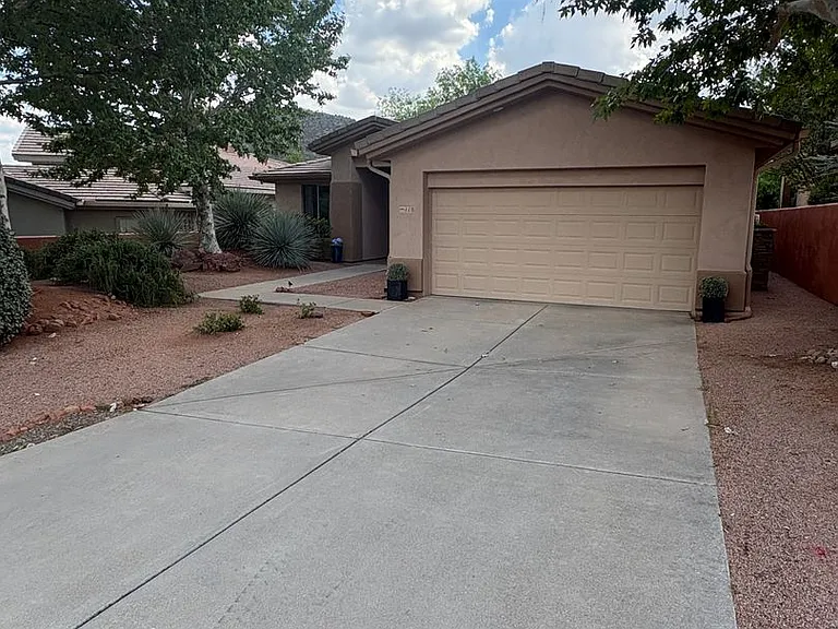 110 E Bighorn Ct — Photo 1