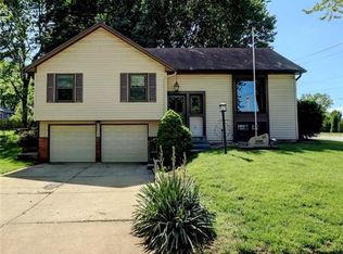 3900 S Milton Dr, Independence, MO 64055