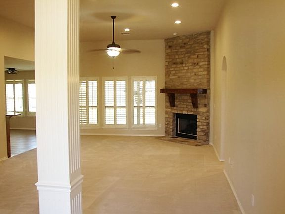 Walk-In View, Living Rm