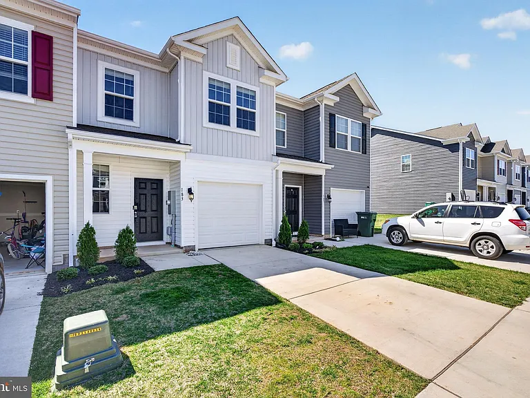 183 Caterpillar Dr — Photo 2
