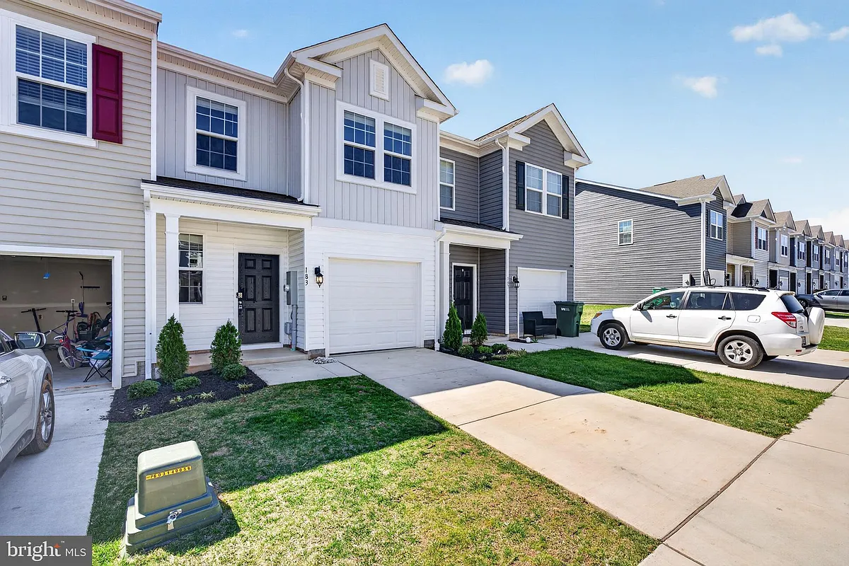 Building Photo - 183 Caterpillar Dr